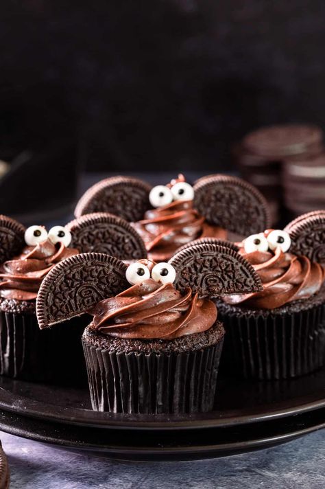 Halloween Cupcakes Ideas, Ghost Brownies, Brand Cake, Kids Bat, Fun Halloween Snacks, Chocolate Buttercream Recipe, Bat Cupcakes, Halloween Snacks For Kids, Cute Halloween Treats