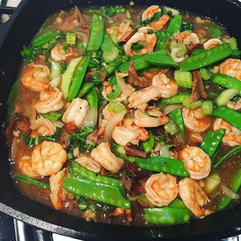 Shrimp And Snow Peas Recipe, Stir Fried Shrimp, Chicken Broth Rice, Broth Rice, Snow Peas Recipe, Fried Prawns, Prawn Stir Fry, Prawn Pasta, Garlic And Ginger