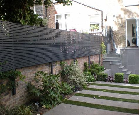 Contemporary trellis attached to preexisting wall Trellis On Top Of Wall, Modern Garden Trellis, Garden Fence Decoration, Contemporary Trellis, Garden Fence Panels, Garden Privacy, Back Garden Design, Walled Garden, Garden Makeover