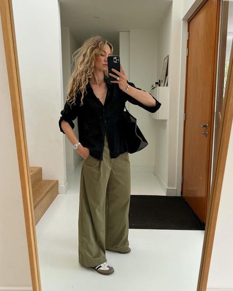 Anoukyve Style Inspiration, Anouk Yve Hair, Parisian Street Style 2023, Green Dress Casual Outfit, Anouk Yve Style, London Spring Outfit, Olive Outfit, Street Wear Women, Minimal Fashion Summer