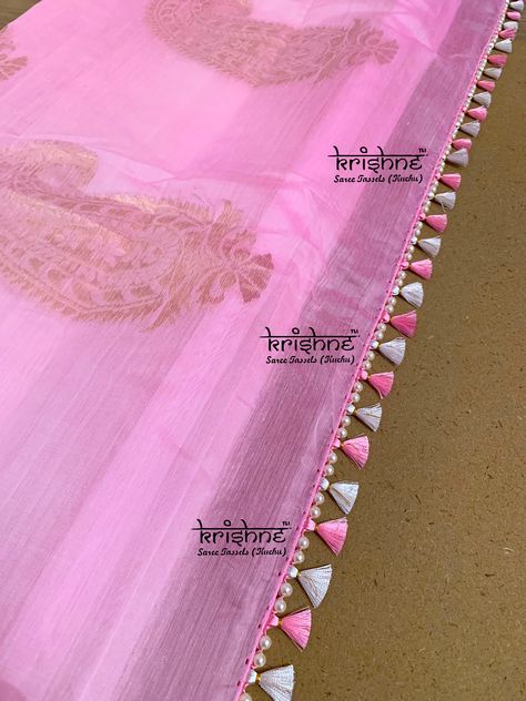 Simple Saree Kuchu, Light Weight Sarees, Saree Kuchu New Designs, Dupatta Design, Designer Tassels, Saree Tassels Designs, Saree Kuchu Designs, Saree Tassels, Silk Saree Blouse Designs