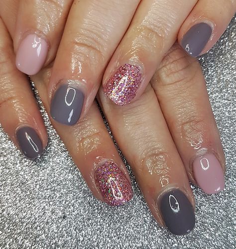 Grey And Mauve Nails, Grey With Glitter Nails, Pink Grey Nails, Grey Nails, Mauve Nails, Pink Glitter Nails, Glitter Gel Polish, Polish Ideas, Gray Nails