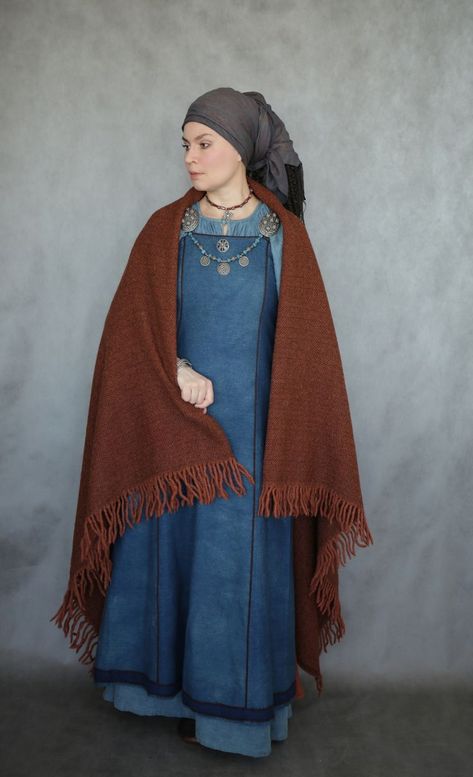 Traditional Viking Women Clothing, Ancient Scandinavian Clothing, Traditional Viking Clothing, Nordic Dress, Saxon Clothing, Anglo Saxon Clothing, Nordic Clothing, Germany Outfits, Middle Ages Clothing