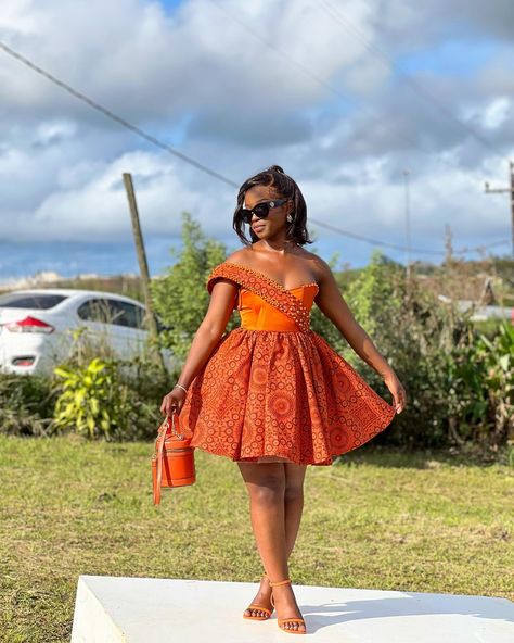 Tswana Dresses Traditional Weddings, Leteisi Dress Patterns 2024, Wedding Traditional Dresses, Ankara Dress Designs Chic, Makoti Attire, Tswana Traditional Attire, Shweshwe Dresses Patterns, Tswana Traditional Wedding Dresses, Seshweshwe Dresses