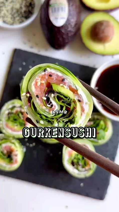 rewe on TikTok Different Sushi, Cucumber Sushi, Sushi Recipes Homemade, Sushi Roll, Healthy Food Dishes, Sushi Recipes, Sushi Rolls, Food Platters, Healthy Snacks Recipes