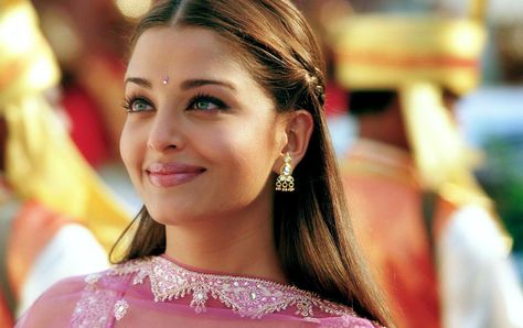 Aishwarya Rai Hairstyle, Bride And Prejudice, 90s Bollywood Fashion, Aishwarya Rai Pictures, Beauty App, 90s Bollywood, Bollywood Outfits, Self Expression, Vintage Bollywood