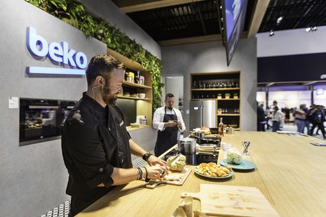 Beko booth at IFA 2017 in Berlin // live cooking show Cooking Stand, Convention Booth, How To Cook Liver, Kitchen Showroom, Pop Up Event, Food Tasting, Festival Design, Cooking Show, Stand Design