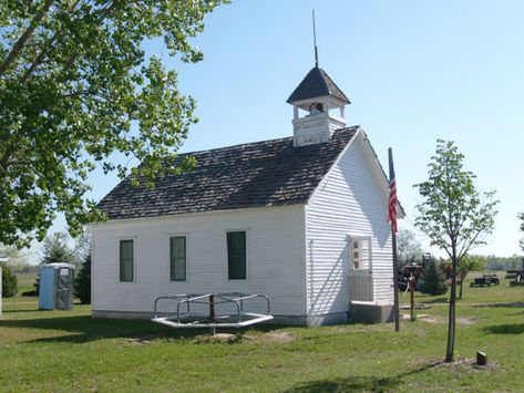 These 20 One-Room Schoolhouses In Nebraska Will Take You Back In Time School House Aesthetic, Anne Aesthetic, Dunce Cap, Museum Natural History, One Room School House, Red School House, Cap Boy, One Room Schoolhouse, Old Schoolhouse