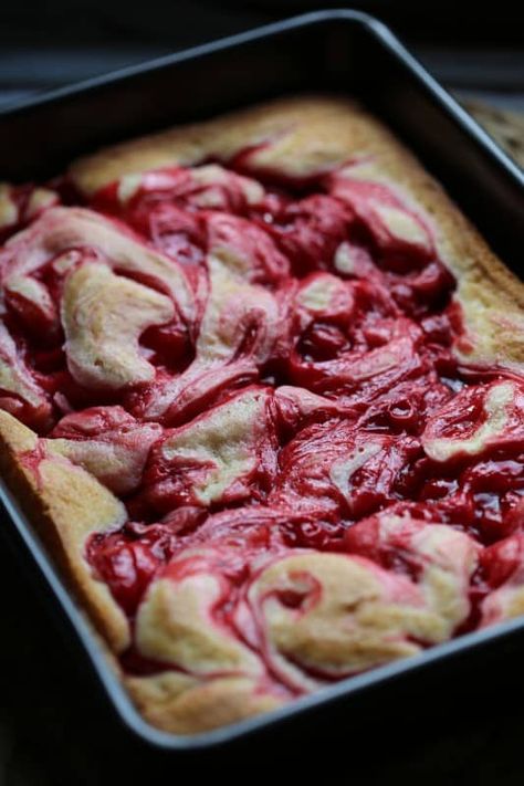 Delicious Marbled Cherry Pie Cake Recipe! This is a great cake for parties or family dinner. Made with white cake mix and cherry pie filling this cake is absolutely delicious. You can make it year-round. Cherry Pie Cake Recipe, Cherry Pie Cake, Pie Cake Recipe, Cherry Pie Filling Recipes, Cherry Cake Recipe, Summer Cake Recipes, Fruit Tart Recipe, Cake Mix Desserts, Coconut Dessert