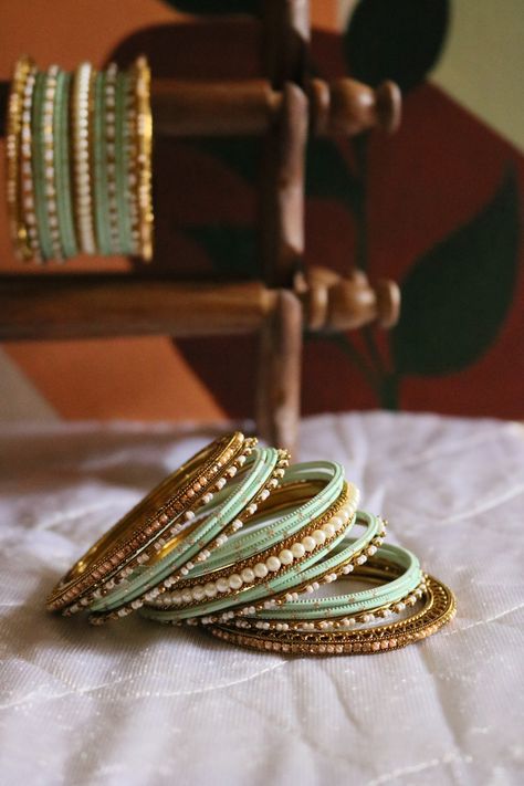 Bangle Aesthetic photography Green Bangles Aesthetic, Bangle Photography Ideas, Bangles Photography, Bangle Photography, Bangle Aesthetic, Youtube Ideas, Bangle Box, Pic Poses, Product Shoot