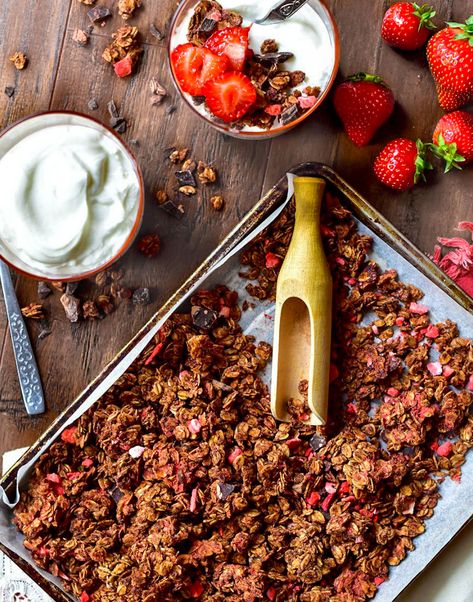 Copycat: Dark Chocolate & Strawberry “Love Crunch” Granola – Elemental Custard Granola Maison Healthy, Love Crunch Granola, Chocolate Granola Recipe, Strawberry Granola, Nutrition Tracker, Dark Chocolate Nutrition, Chocolate Granola, Granola Recipe, Granola Recipes