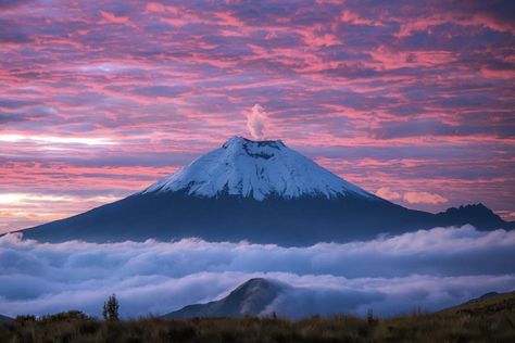 I got to take a ton of photos of Cotopaxi from this memorable sunrise. We can't ever get tired of these.  #Cotopaxi at 5:30ish AM Ecuador Landscape, Volcano Pictures, Cotopaxi Volcano, Ecuador Travel, America Latina, Dream Places, Best Sunset, Galapagos Islands, Mountain Paintings