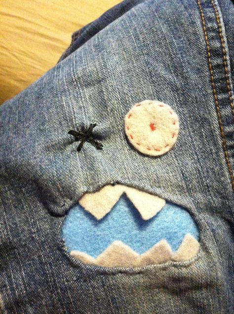 Denim Patches Diy, Clothing Customization, Patchwork Clothes, Cute Sewing Projects, Thrift Flip, Knee Patches, Diy Patches, Cute Embroidery, Sewing Design