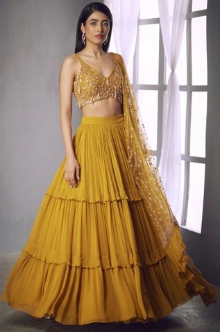 Embroidered Lehenga Set Indian Outfits Lehenga, Yellow Lehenga, Lehnga Dress, Designer Bridal Lehenga, Salwar Kamiz, Traditional Indian Outfits, Indian Bridal Dress, Indian Gowns Dresses, Indian Gowns