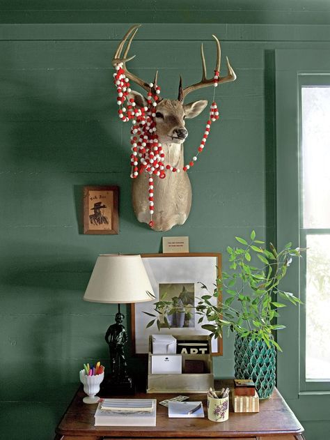 Deer Head Decor, Farmhouse Country Decor, Holiday Greenery, Country Christmas Decorations, Heritage House, Miniature Christmas Trees, Christmas D, Farmhouse Country, Christmas Mantels