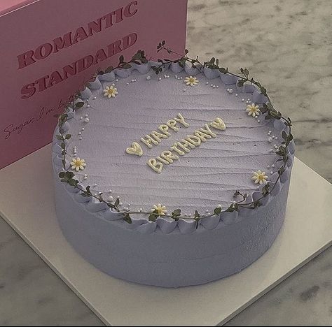 Purple Cakes Aesthetic, Cake Designs Birthday Purple, Bday Cakes Aesthetic Purple, Purple Korean Cake, Cake Birthday Korea Blue, Purple Cake Simple, Pretty Birthday Cakes For Teens, Birthday Cake For Women Aesthetic, Birthday Cake Aesthetic Purple