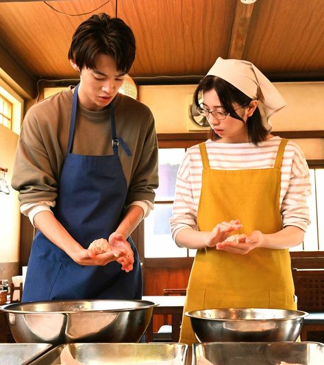 Two People Cooking Together Drawing, On Top Of Each Other Reference, Two People Eating Together Reference, Trio Dynamic Pose Reference, Baking Together Couple, Friendship Reference Poses, Farmer Pose Reference, Baking Reference Pose, Pose References 2 People