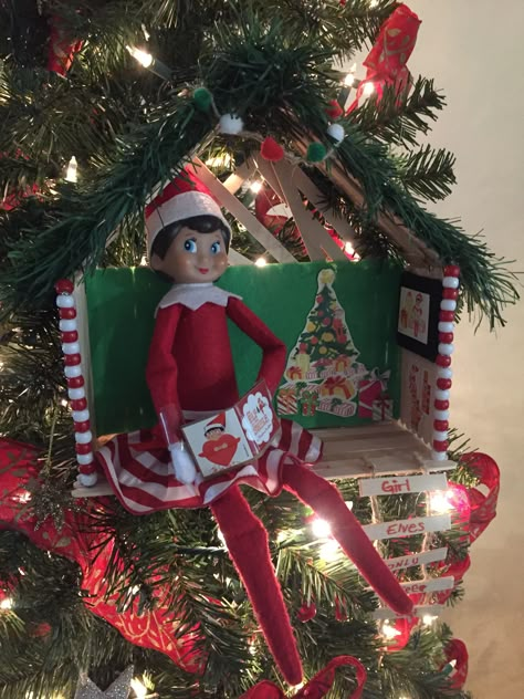 Elf on the Shelf Treehouse!!! Elf On A Shelf House, Elf In The Tree Ideas, Elf On The Shelf Tree House, Elf Treehouse, Elf Clubhouse, Elf Pranks, Elf Writing, Elf Crafts, Christmas Elf Ideas