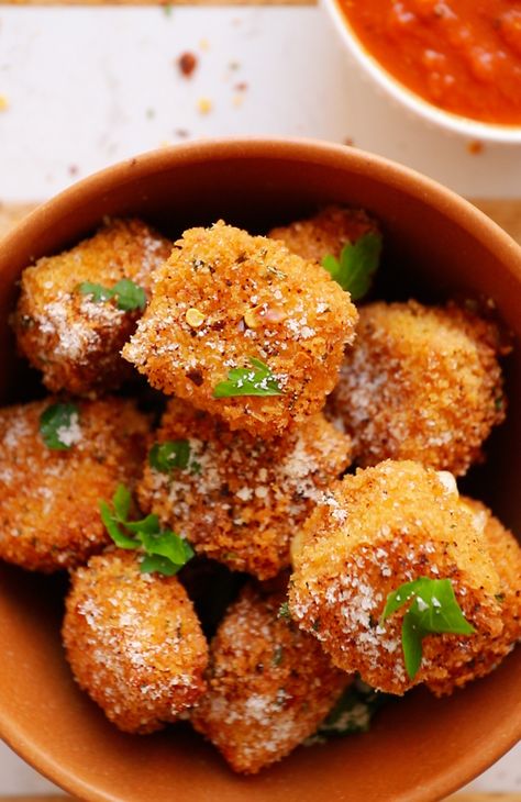 Extra Crispy Halloumi Nuggets Crispy Halloumi, Small Bites Appetizers, Fried Halloumi, Fried Cheese, Fun Lunch, Savory Appetizer, Thanksgiving Appetizers, Cheese Fries, Cheese Appetizers