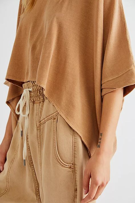 Freepeople Style Inspiration, Free People Style Outfits, We The Free Cc Tee, Freepeople Style, Free People Style, Drape Sleeves, Stylish Maternity, New Journey, Maternity Wear