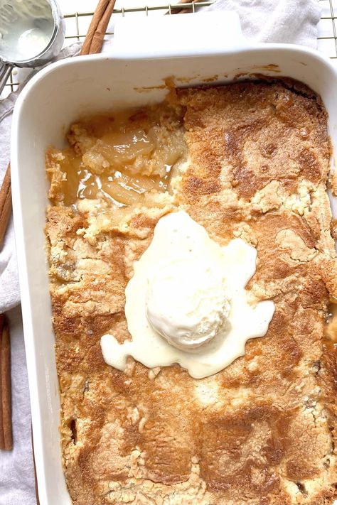 3 Ingredient Apple Cobbler with Yellow Cake Mix Apple Cobbler Easy, Cake Mix Cobbler, Yellow Cake Mix Recipes, Pumpkin Cobbler, Cobbler Recipes Easy, Apple Cobbler Recipe, Baked Apple Recipes, Boxed Cake Mixes Recipes, Cobbler Topping