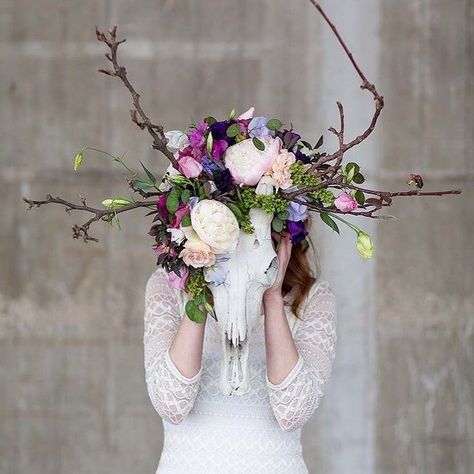 Have you heard the news? New Covent Garden Flower Market (@marketflowers) are looking for five awesome florists with front page grabbing designs using British flowers and foliage to be the stars of their British Flowers Week photoshoot 2017! Simply tap on the link in my bio for all the details. | #underthefloralspell #britishflowersweek Deer Skull Decor, Cow Skull Decor, Cow Skull Art, Deer Antler Decor, English Flowers, Creative Styling, Antler Art, British Flowers, Skull Painting