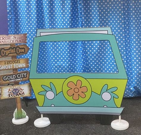 Mystery Machine Photo Booth, Scooby Doo Van, Scooby Doo Decorations, Scooby Doo Birthday Party, The Mystery Machine, Gold City, Mystery Machine, Machine Photo, Photo Booth Frame