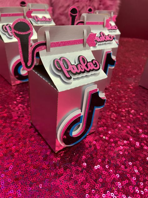 Milk box personalizada para colocar dulces a tus invitados y decorar la mesa Birthday Party Table Decorations, Valentine Day Boxes, Milk Box, Birthday Party Tables, Tic Tok, 12th Birthday, 9th Birthday, Party Props, 7th Birthday