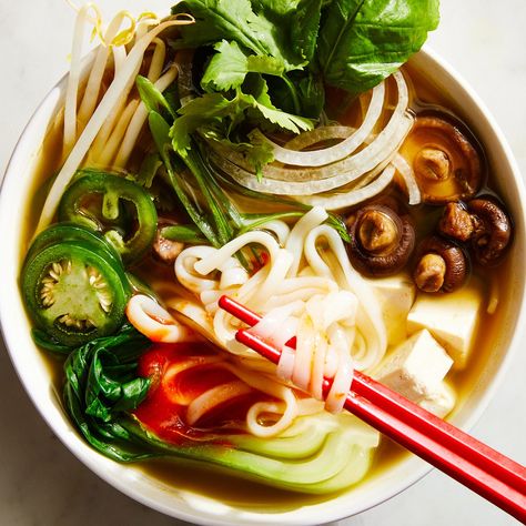 Delish Pho Noodle Soup Recipe, Vegan Pho Recipe, Vegetarian Pho, Pho Noodle Soup, Vegan Pho, Vegetable Gravy, Warm Soup Recipes, Pho Recipe, Noodle Soup Recipe