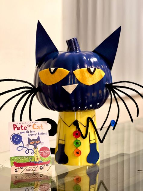 Pete The Cat Pumpkin Book Report, Pete The Cat Pumpkin Ideas, Pet The Cat Pumpkin, Trunk Or Treat Pete The Cat, Pete The Cat Scarecrow, Pete The Cat Pumpkin Painting, Pete The Cat Trunk Or Treat, Pete The Cat Pumpkin Decorating, Pete The Cat Trunk Or Treat Ideas