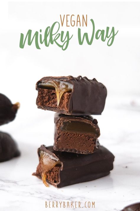 Desk Snacks, Patisserie Vegan, Vegan Chocolate Bars, Healthy Candy, Raw Vegan Desserts, Easy Vegan Dessert, Vegan Bar, Vegan Candies, Vegan Bakery