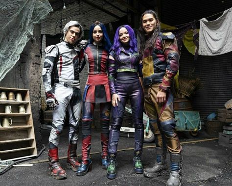 Disney Descendants Movie, Descendants Characters, Cheyenne Jackson, Disney Channel Movies, Mal And Evie, Disney Channel Descendants, Disney Descendants 3, Descendants Cast, Rotten To The Core