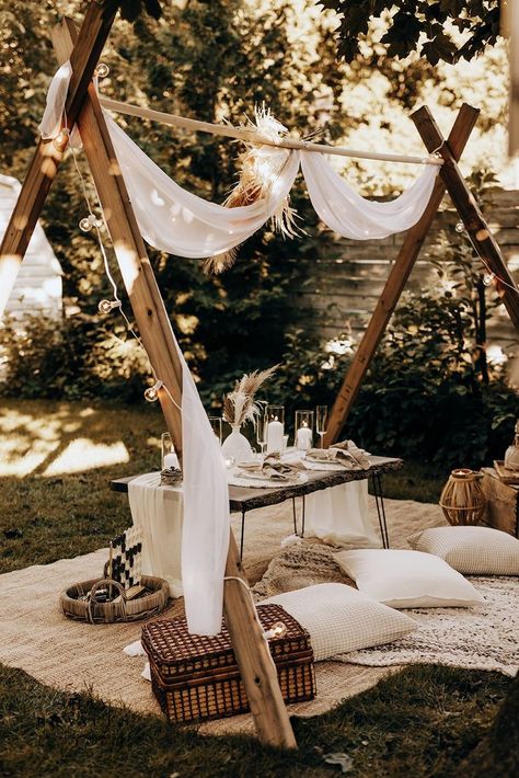 Luxury Boho Picnic, Boho Style Picnic, Boho Proposal Ideas, Pop Up Picnic Ideas, Proposal Picnic Set Up, Picnic Gazebo, Popup Picnic, Outdoor Picnic Ideas, Western Picnic