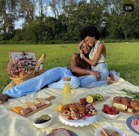 Picnic Date Night, Picnic Date Outfits, Picnic Date Food, Picnic Photo Shoot, Brunch Inspiration, Girls Brunch, Picnic Inspiration, Beautiful Photoshoot Ideas, Picnic Decorations