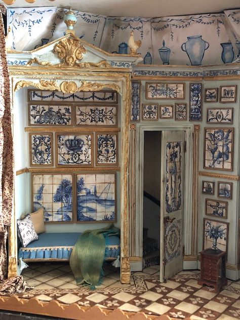 La Chambre Bleu | Jenn's Mini Worlds: A Dollhouse Miniaturist's Blog Dolls Houses, Hidden Lighting, Fairy House Crafts, Miniature Projects, French Dolls, Miniature Rooms, Dollhouse Decor, Room Box, Miniature Houses