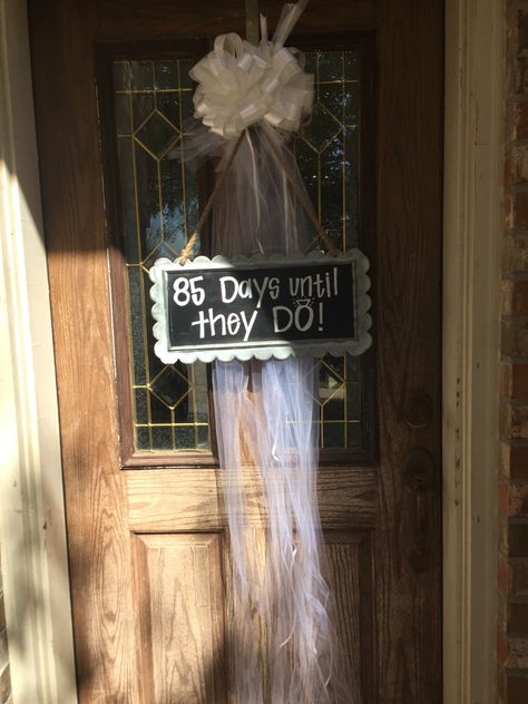 Bridal shower front door decor Mr And Mrs Bridal Shower Ideas, Bridal Shower House Decorations, Front Door Party Decorations, Wedding Front Porch Decorations, Engagement Door Decorations, Bridal Door Decoration, Front Door Bridal Shower Decor, Wedding Shower Door Decoration, Couples Shower Decor