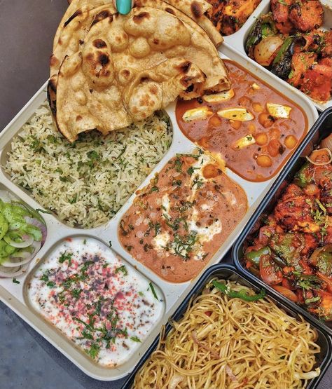 North Indian Thali, Pasta House, Indian Thali, Wedding Buffet Food, Indian Food Photography, Food Captions, Food Aesthetics, Vegetarian Snacks Recipes, Desi Food