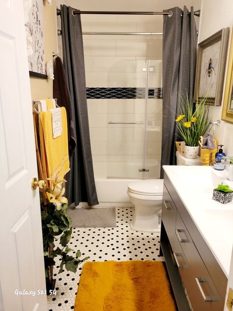 Flooring Black And White, Mustard Bathroom, Yellow And Grey Curtains, Yellow Bathroom Decor, Gray And White Bathroom, Pop Of Yellow, Black White Bathrooms, Gray Bathroom Decor, Yellow Bathroom