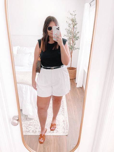 Linen shorts outfit, neutral outfit, steve madden sandals, outfit ideas, outfit inspo Steve Madden Sandals Outfit, Minimalist Summer Outfit, Linen Shorts Outfit, Tan Slides, Minimalist Summer, Steve Madden Sandals, Sandals Outfit, Shorts Outfit, Ideas Outfit