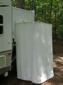 Outdoor Rv Shower Ideas, Rv Outdoor Shower Enclosure, Pop Up Camper Outdoor Shower Ideas, Diy Camping Shower Ideas, Outdoor Shower Stall, Camping Shower Ideas, Shower Options, Outdoor Camping Shower, Popup Camper Remodel