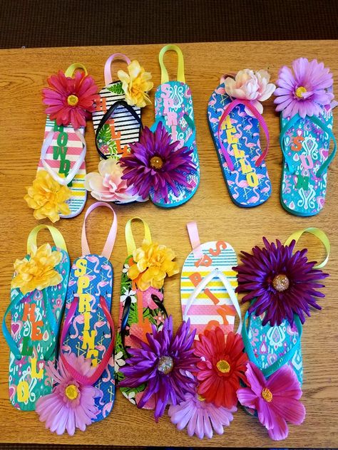 Flip flop door hangers- dollar store ribbon, fake flowers, flip flops, and sticky letters. Bronze project for Senior citizen home! Summer Crafts For Seniors, Senior Citizen Activities Crafts, Assisted Living Crafts, Elderly Crafts, Nursing Home Crafts, Assisted Living Activities, Senior Citizen Activities, Memory Care Activities, June Activities