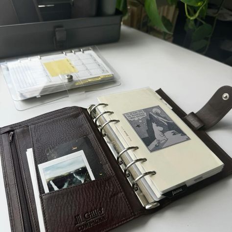 recent saves <333333 Personal Rings Planner, Light Acadamia, Planner Wallet, Job Inspiration, Filofax Personal, Retro Gadgets, Planner Obsessed, Filofax Planners, Stationary School