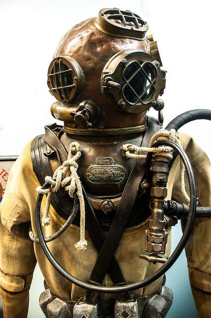 Deep Sea Diving Suit, Deep Sea Diver Art, Diver Art, Diver Down, Deep Sea Diver, Sea Tattoo, Diving Helmet, Vintage Helmet, Deep Sea Diving