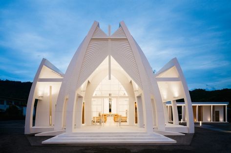 Mary Help of Christian Church / Juti architects, © Peerapat Wimolrungkarat Church Design Architecture, Church Building Design, World Architecture Festival, Modern Church, Sacred Architecture, Religious Architecture, Church Architecture, Church Building, Church Design