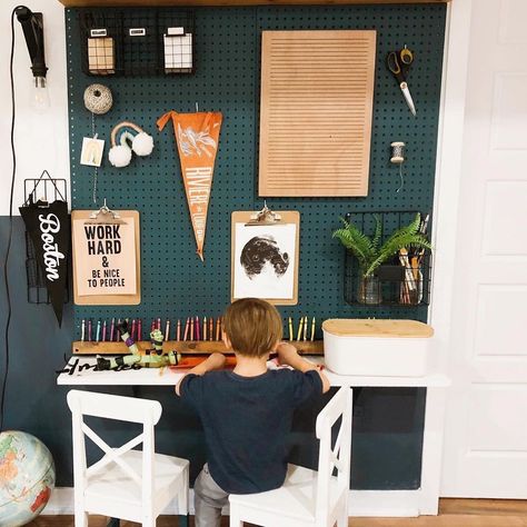 Courtney - PLAYROOM Inspo on Instagram: “👆Double tap if this speaks to you!😂 Follow @playroominspo ! This peg board with a floating desk space is such a wonderful space saver.…” Peg Board Behind Desk, Peg Board Painted, Peg Board Ideas For Kids, Peg Board Bedroom, Peg Board Kids Room, Boys Room With Desk, Peg Board Desk, Boys Desk Area, Basement Nook