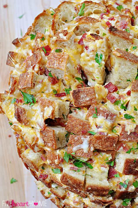 Bloomin Onion Bread, Summer Finger Foods, Cheesy Pull Apart Bread, Garlic Cheddar, Bloomin Onion, Bread Pull Apart Recipes, Onion Bread, Reuben Sandwich, Garden Food