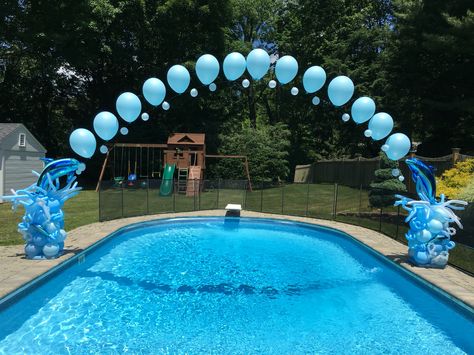 Over The Pool Balloon Arch, Balloons Over Pool, Pool Party Balloon Arch, Pool Decorating Ideas For Party, Sweet 16 Pool Parties, Party Balloon Arch, Pool Party Food, Pool Party Kids, Deco Ballon