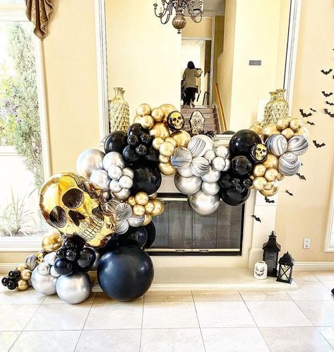 Skull Balloon Garland, Skeleton Balloon Garland, Football Balloon Garland, Skull Balloon, Table Scaping, Football Balloons, Balloon Clusters, Halloween Balloons, Elegant Halloween