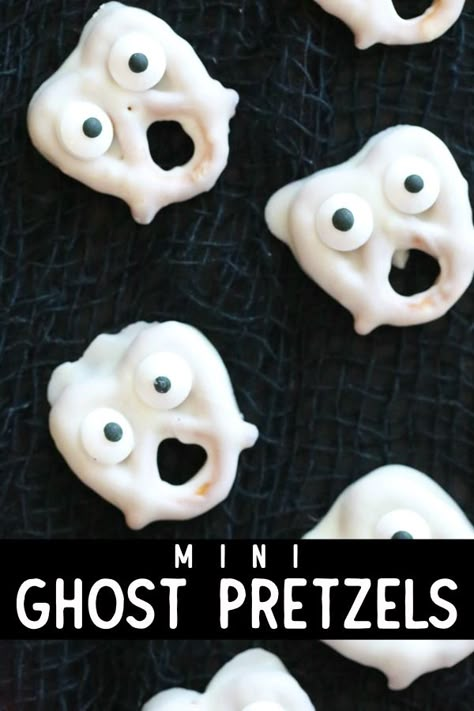 Ghost Pretzels, Scary Halloween Food, Mini Ghost, Fun Halloween Food, Halloween Food Treats, Food For Party, Halloween Treats Easy, Halloween Sweets, Spooky Treats