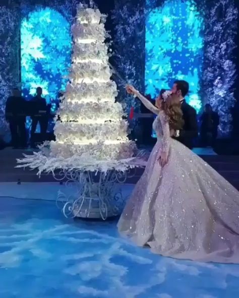 @dreamsfeminine on Instagram: “PERFECT . Yes or no ?. 😍❤👏 Follow @dreamsfeminine for more relatable posts __ Also Follow:  DM pls for Credit 👈 the Credit…” Extravagant Wedding Cakes, Lebanese Wedding, Dream Wedding Reception, Big Wedding Cakes, Extravagant Wedding, Dream Wedding Cake, Gorgeous Wedding Cake, Fancy Wedding, Crazy Cakes